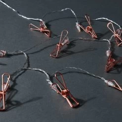 LED-Lichterkette Clips 10 Lichter Mit USB-Batteriefach CLIP COUTURE In Roségold -Butlers butlers led lichterkette clips 10 lichter mit usb batteriefach clip couture in rosegold 4